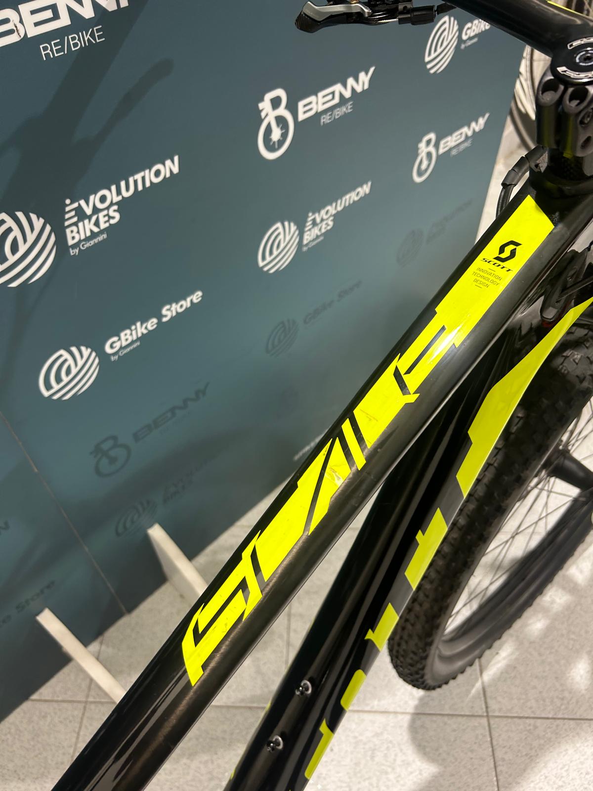 Scott Scale Tamaño de la Copa del Mundo RC 900 M - Usado