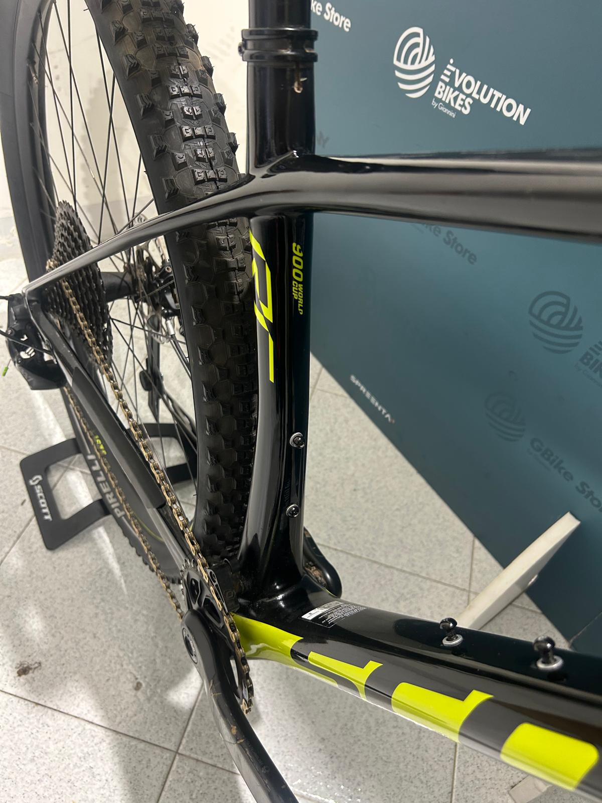 Scott Scale Tamaño de la Copa del Mundo RC 900 M - Usado