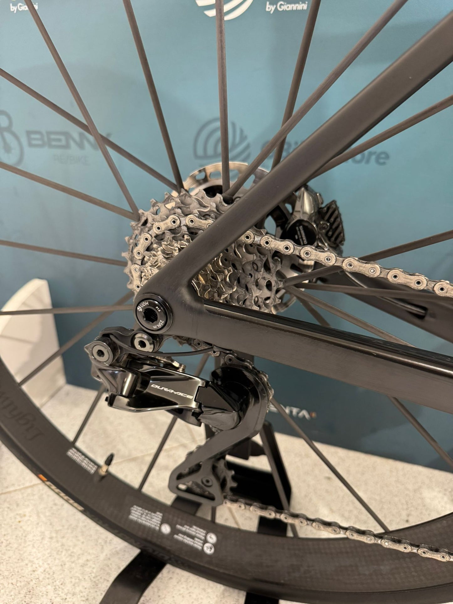 Colnago V5Rs Dura-Ace R9270 Di2 12v Peso ligero Tamaño 45.5 - Usado