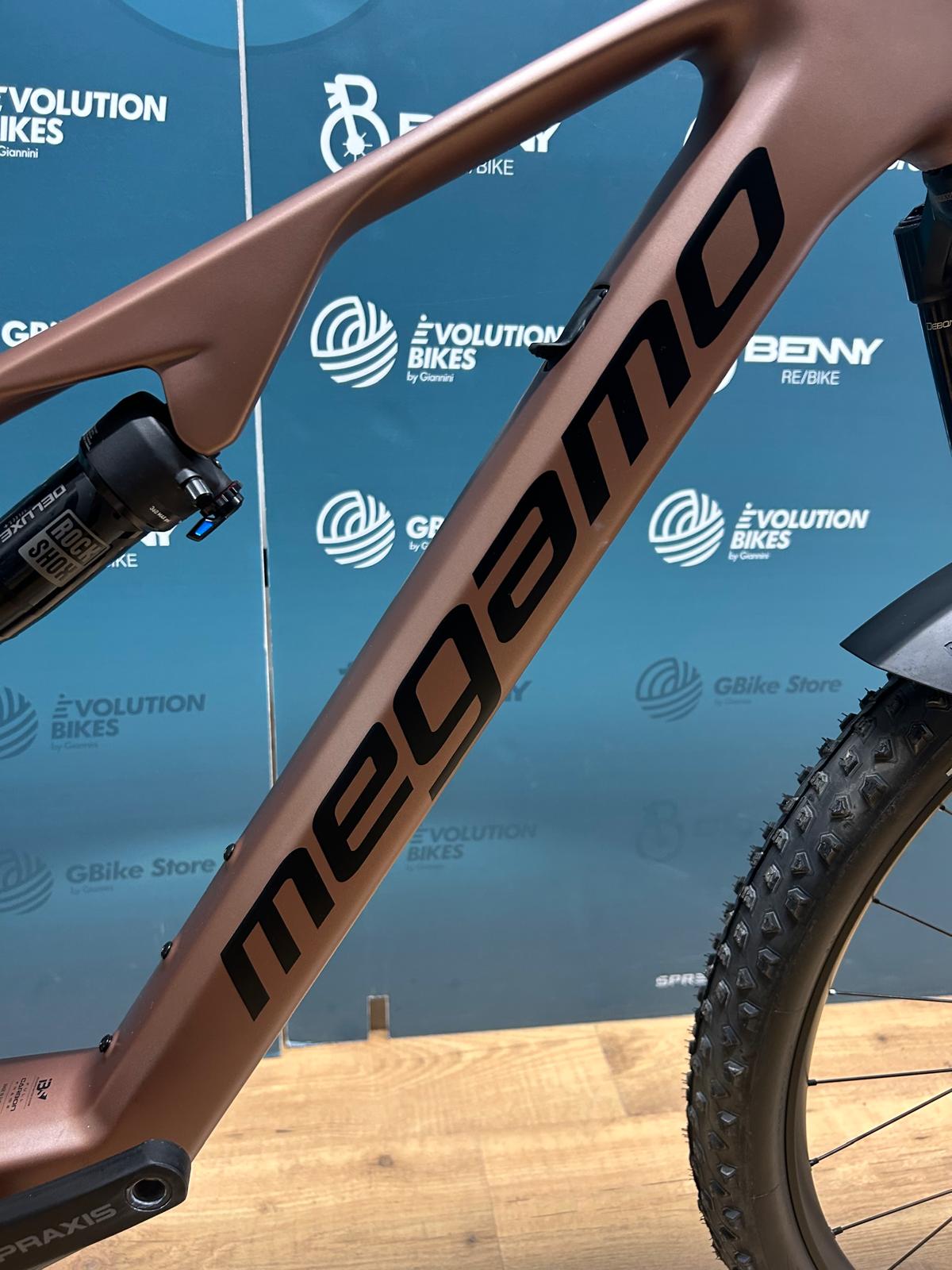 Megamo Native 10 Size L - Used