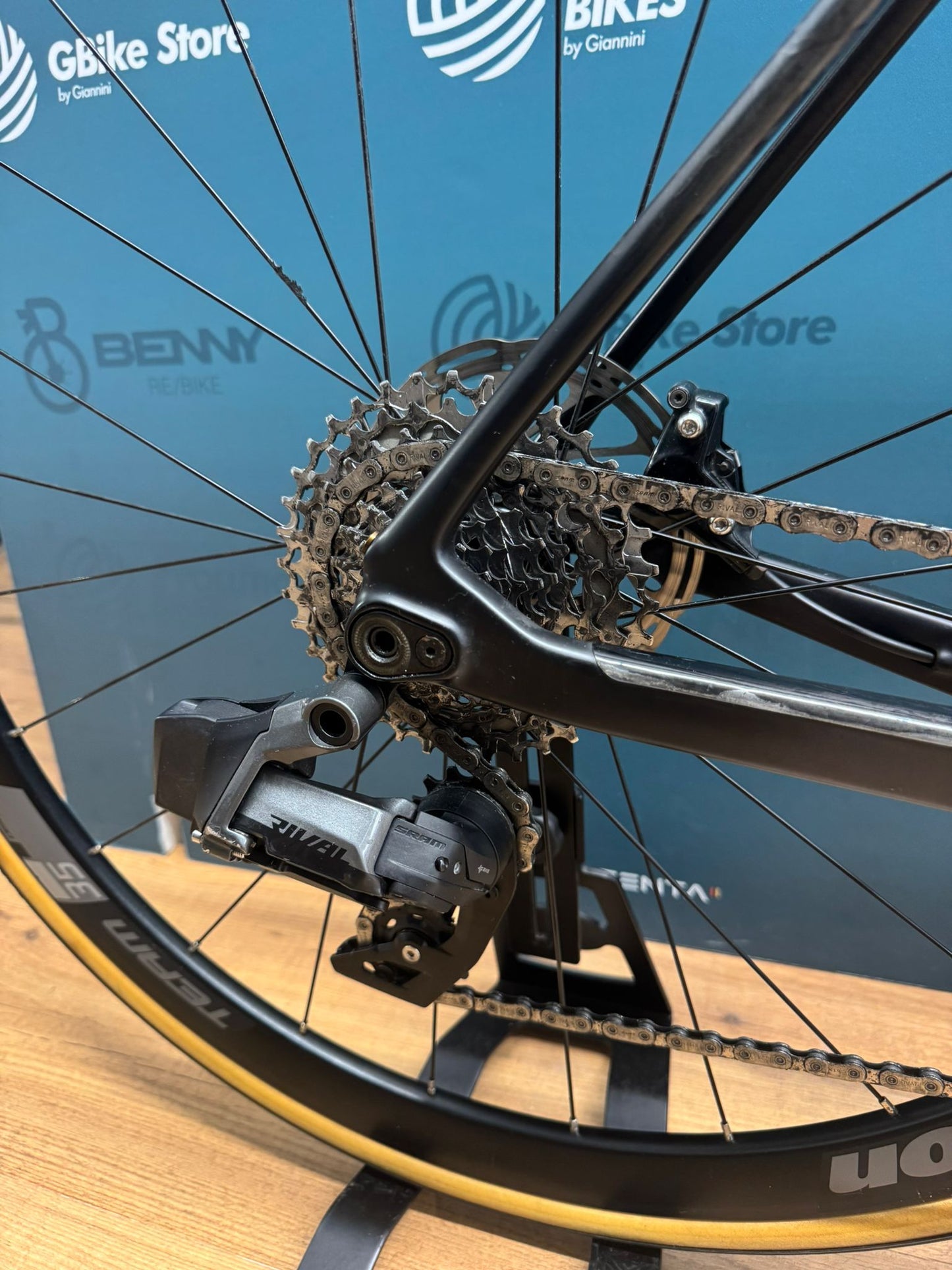 Olympia Leader Rival AXS Size L - Used