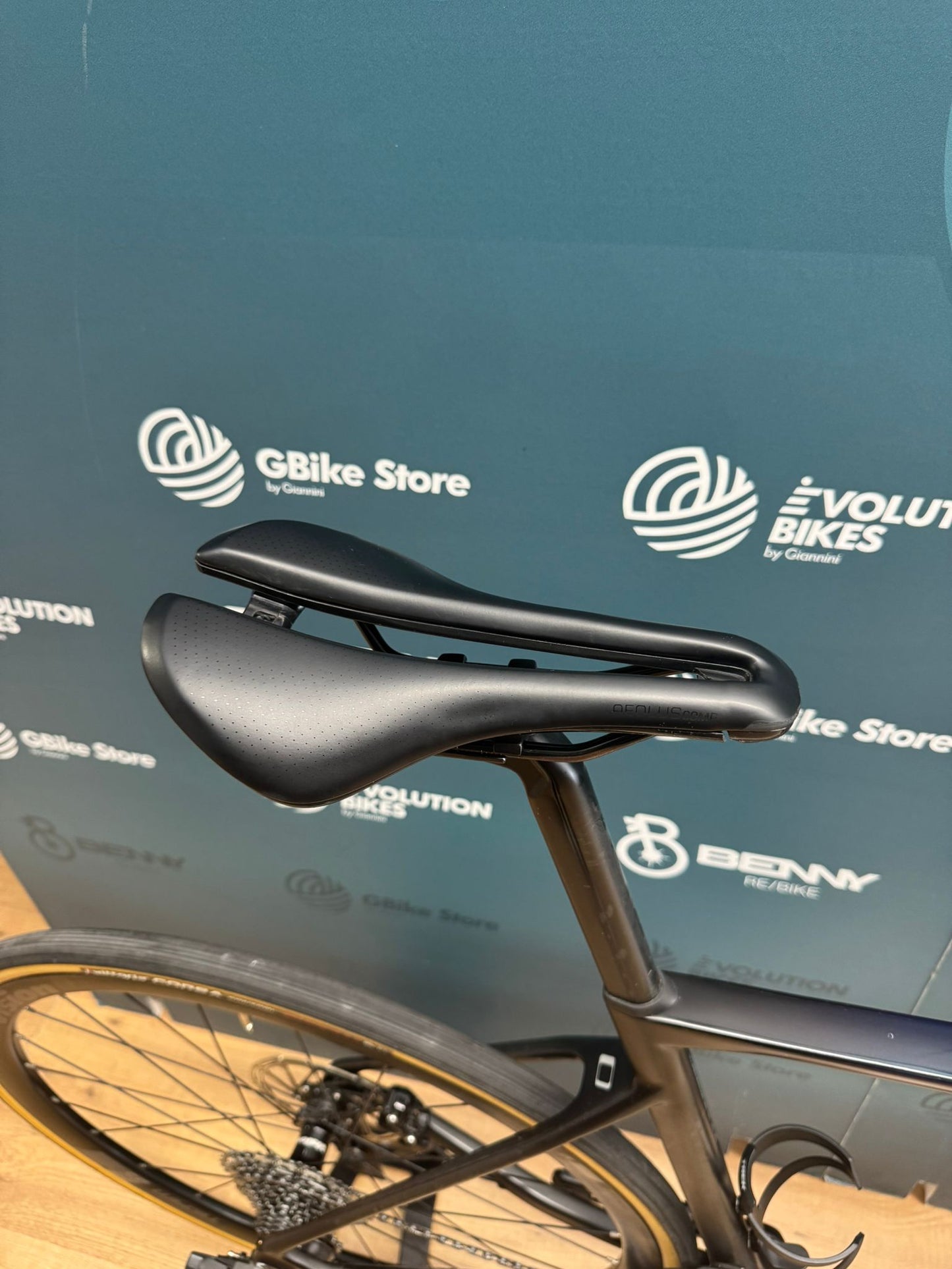 Olympia Leader Rival AXS Size L - Used