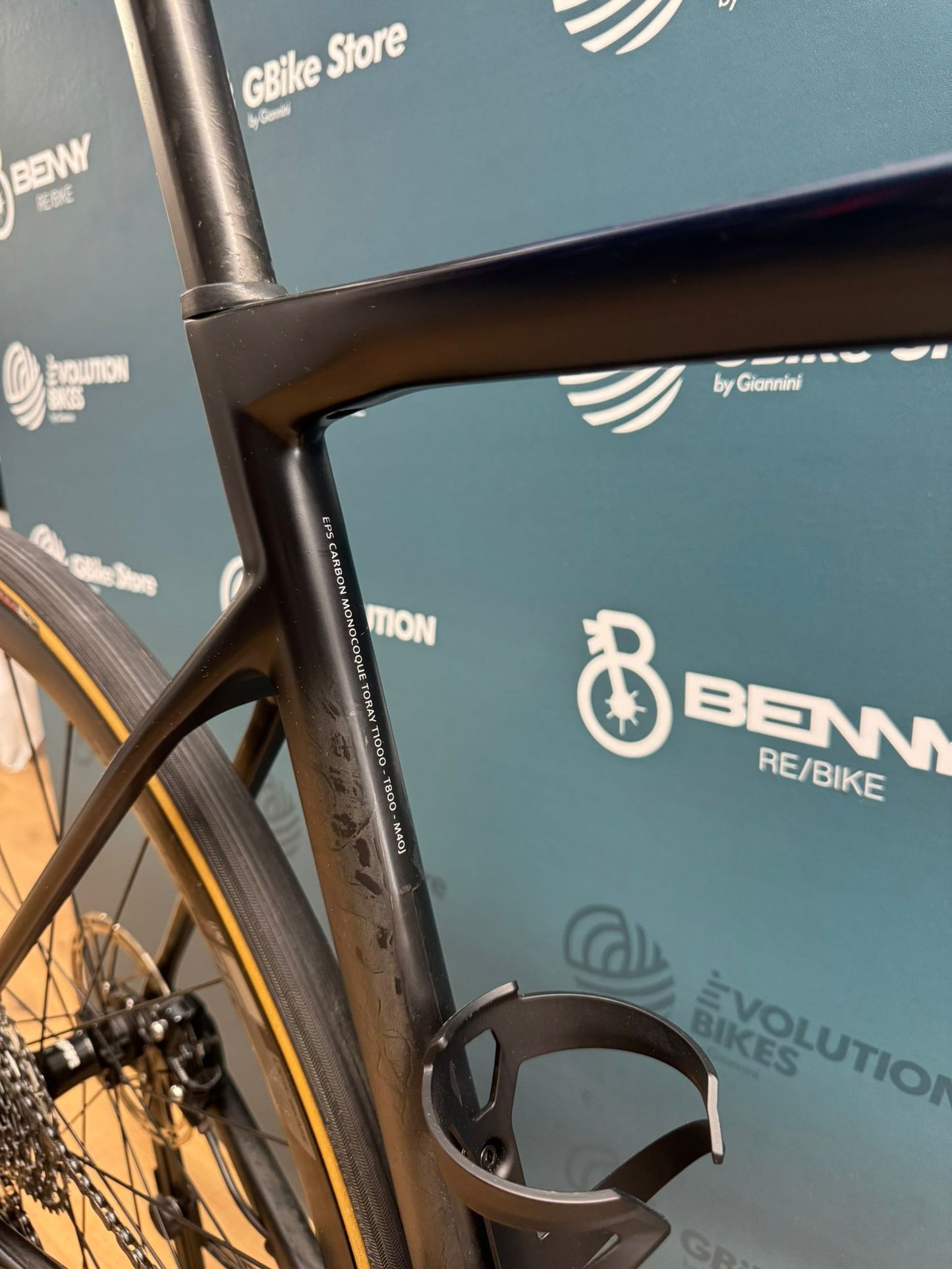 Olympia Leader Rival AXS Size L - Used