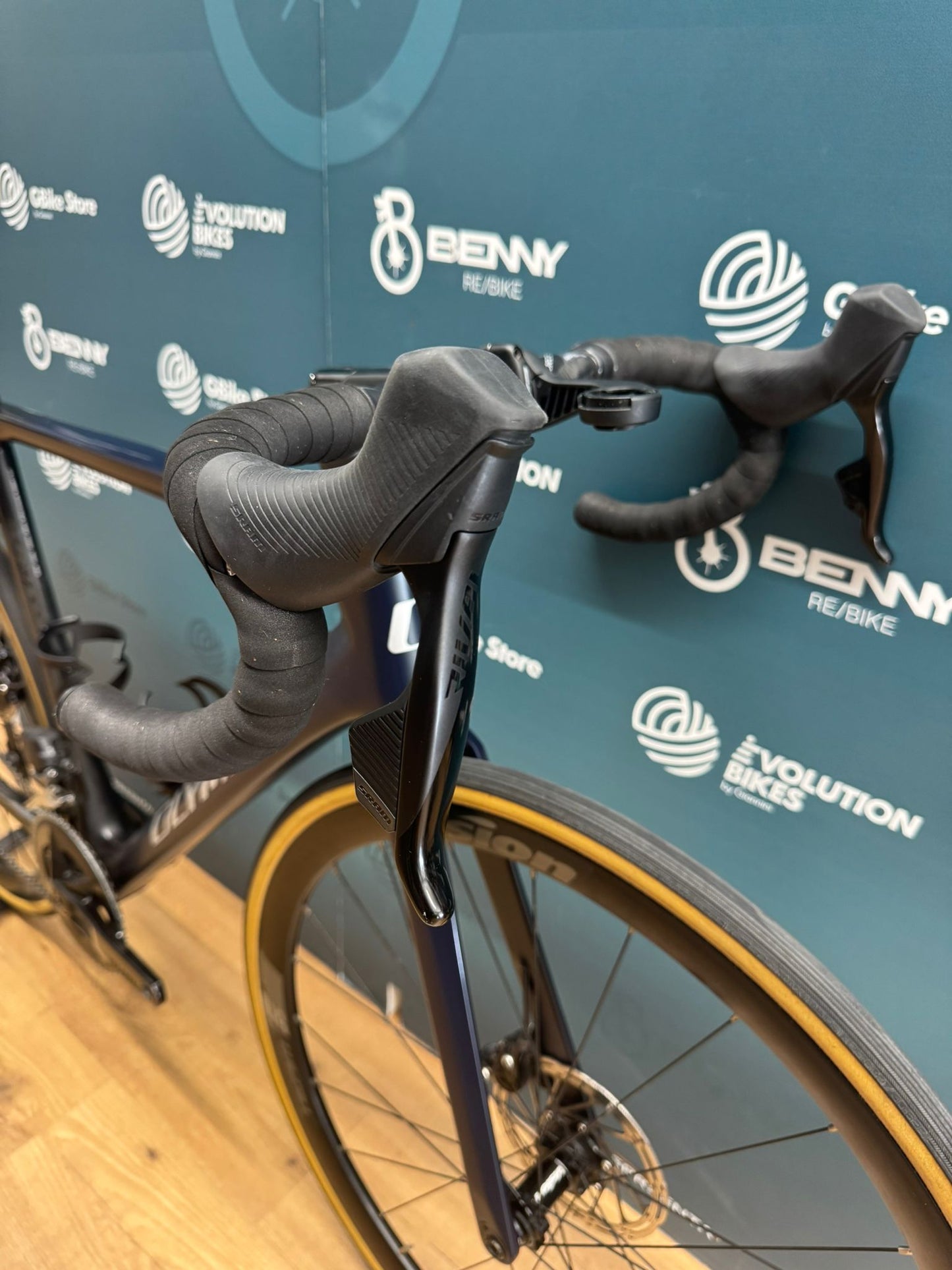 Olympia Leader Rival AXS Size L - Used