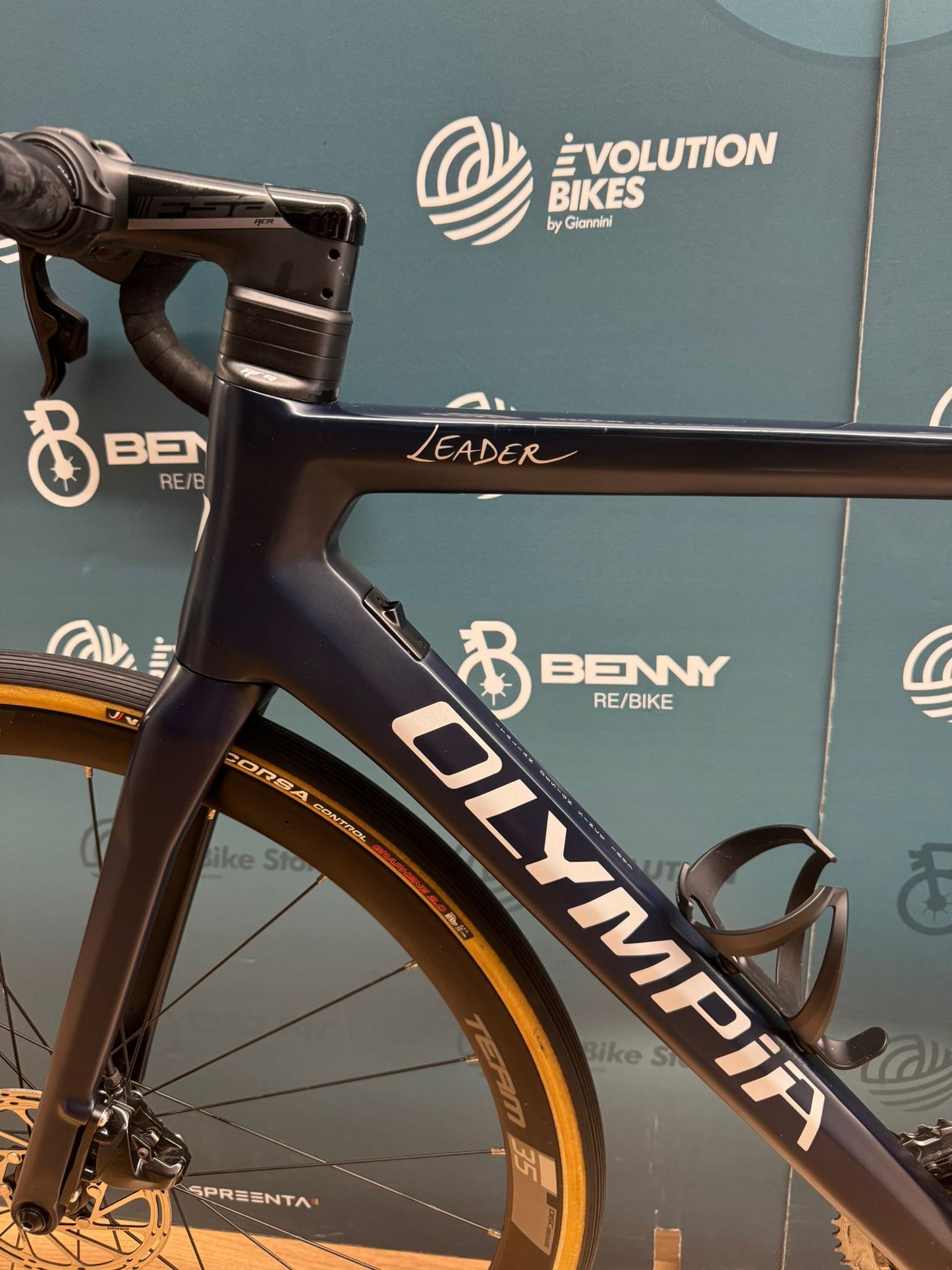 Olympia Leader Rival AXS Size L - Used