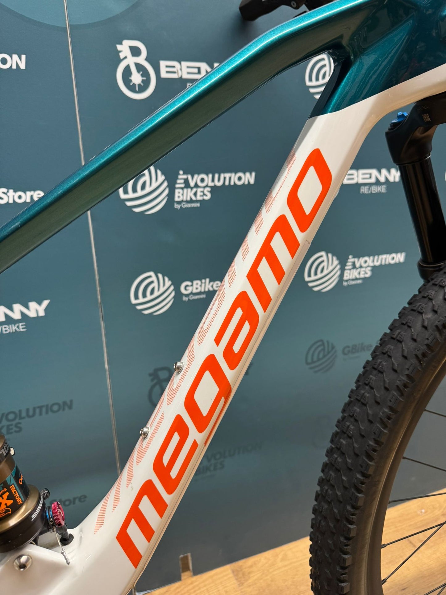 Megamo Piste XX1 Taille M - Utilisé