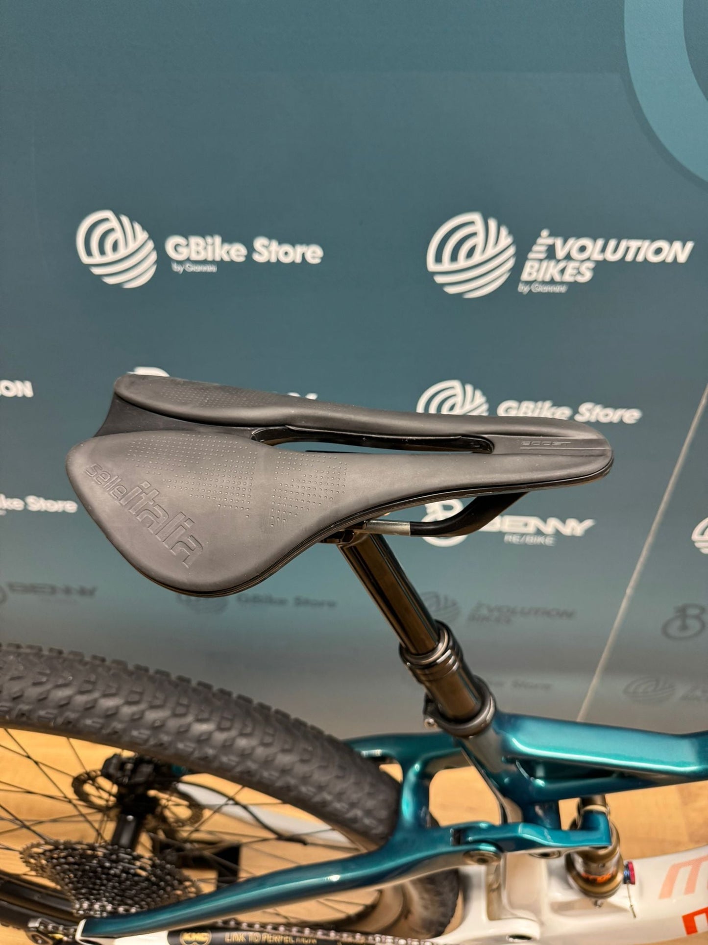 Megamo Piste XX1 Taille M - Utilisé