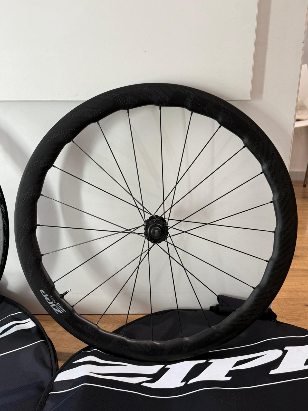 Ruedas sin gancho Zipp 353 NSW - DEMOSTRACIÓN