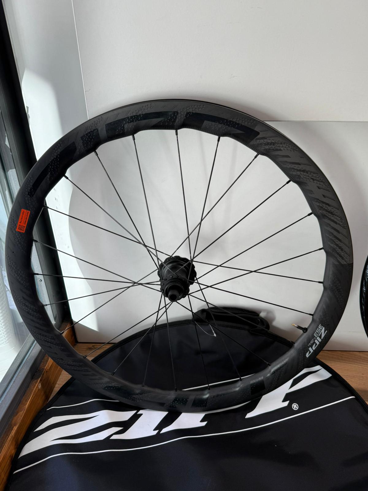 Ruedas sin gancho Zipp 353 NSW - DEMOSTRACIÓN