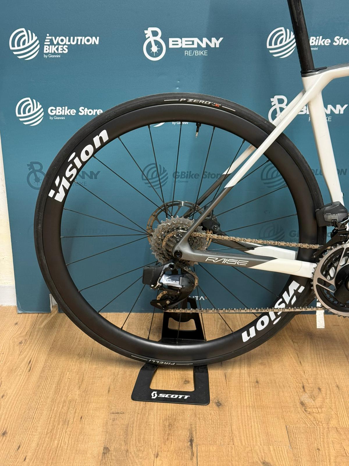 Megamo Raise coupe M - Utilisé