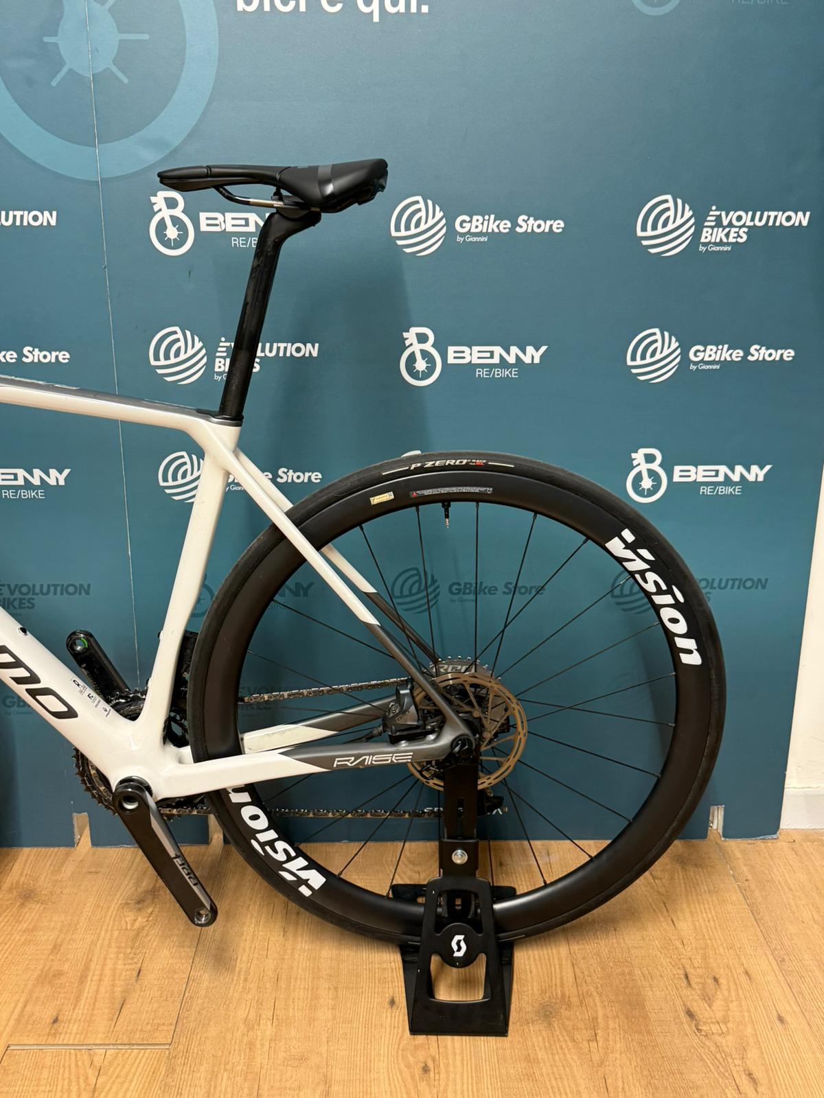 Megamo Raise coupe M - Utilisé