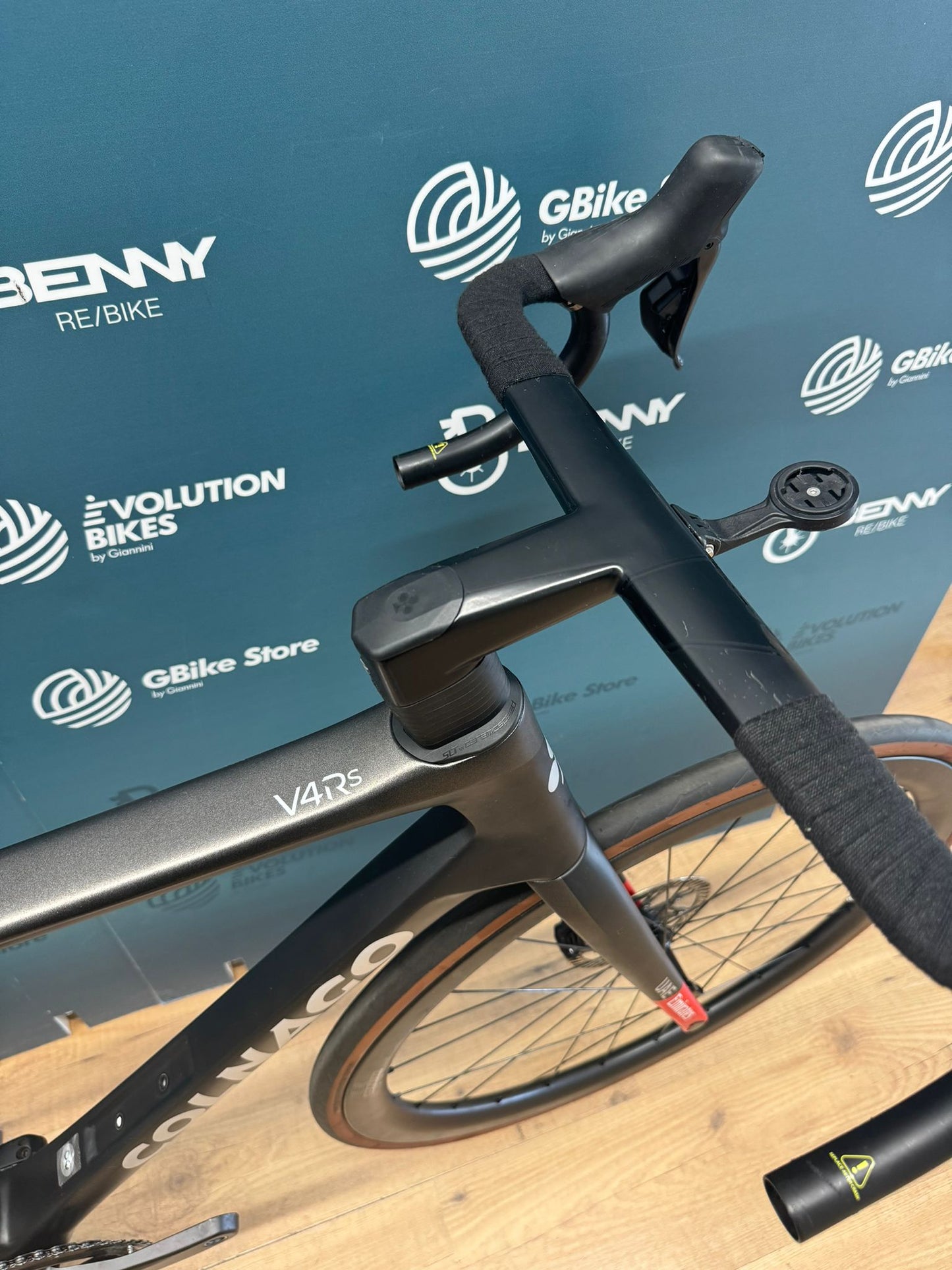 Colnago V4RS EAU Emirates Tamaño 530 - Usado