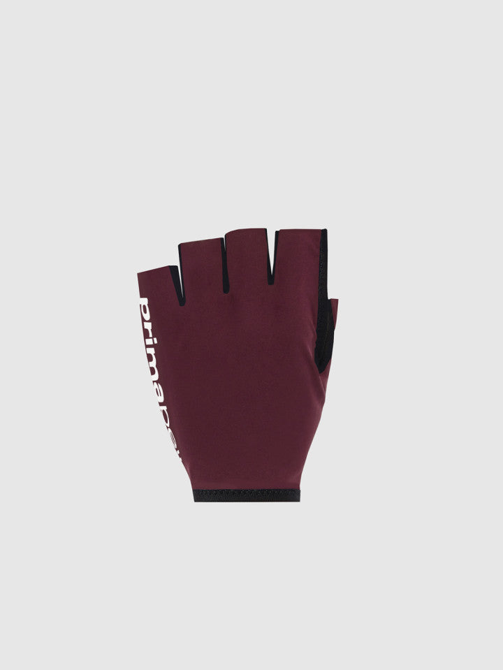 Pissei gloves first skin 2025